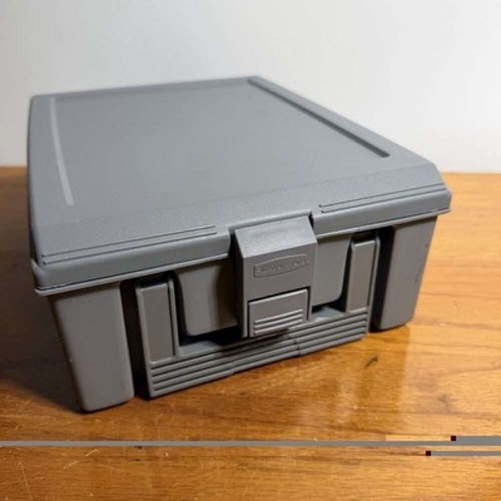 Small Vtg Rubbermaid Check File Storage Box 0186 Gray Portable Handle 10"
